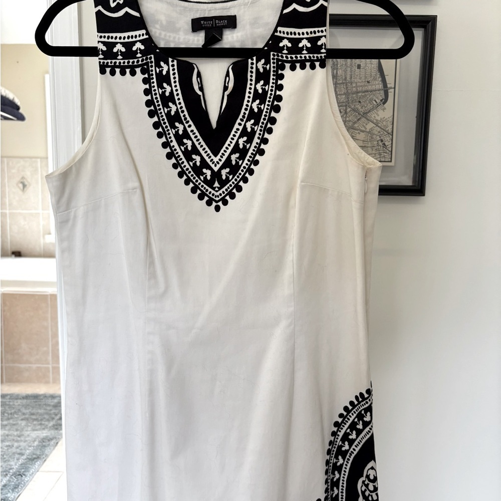 White House Black Market V Neck Shift Dress, Size 6